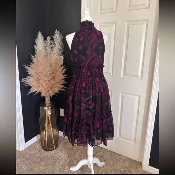 Diane Von Furstenberg Sevilla Sleeveless Silk Tiered Ruffle Tie Neck Dress
Sz 8 - Picture 8 of 12